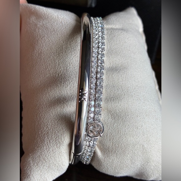 MICHAEL KORS Bracelet and Earrings Set. - Picture 7 of 16